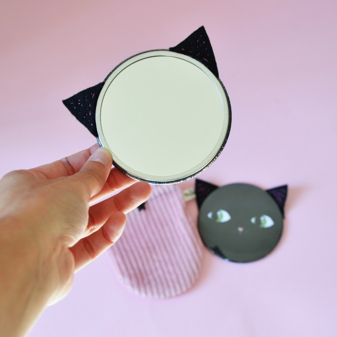 Black_cat_mirror2